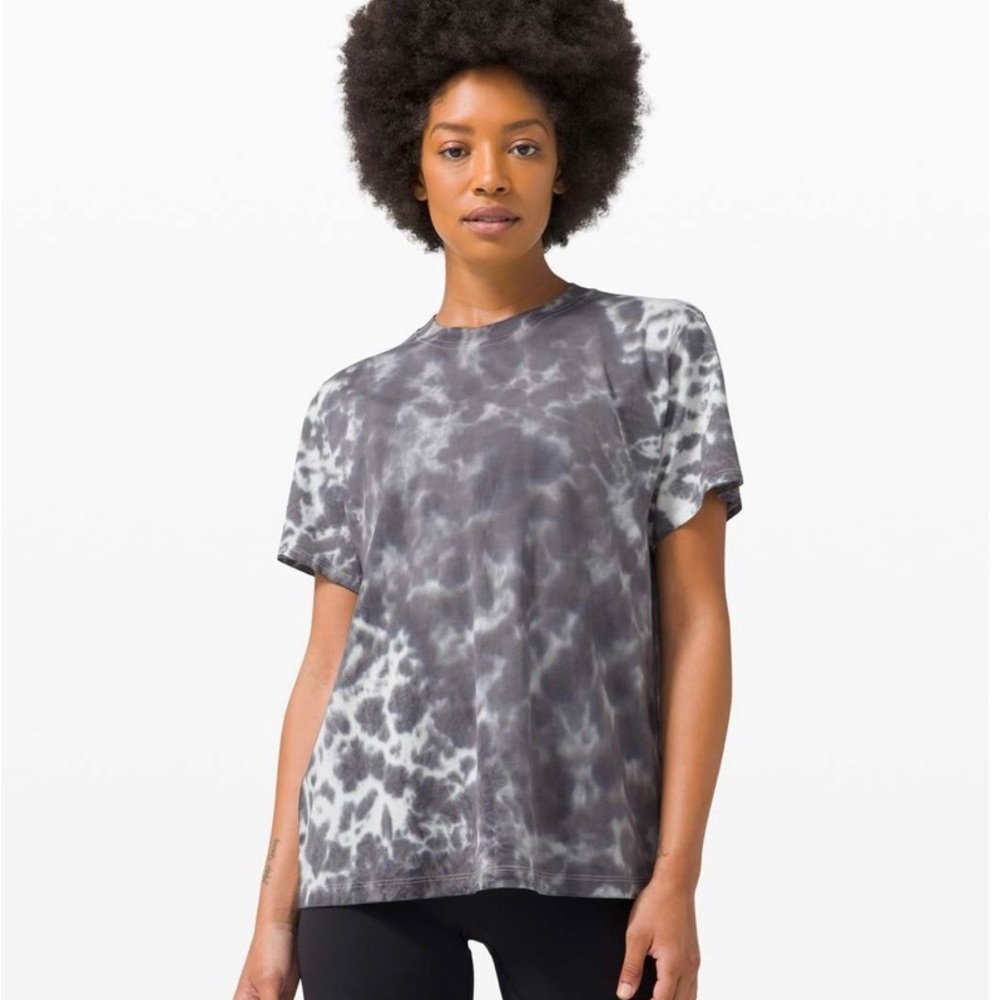 Lululemon All Yours Tee *Tie Dye
Marmoleado Tie Dye Graphite Grey, size 6